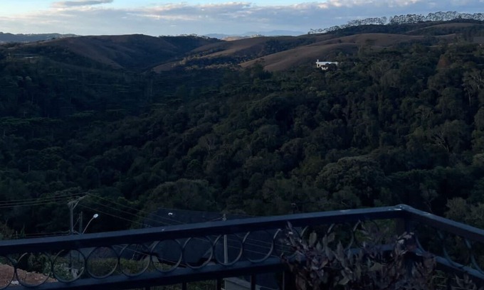 Alto do Capivari Apartment | Comfortable Loft with Panoramic Views Near Capivari Center