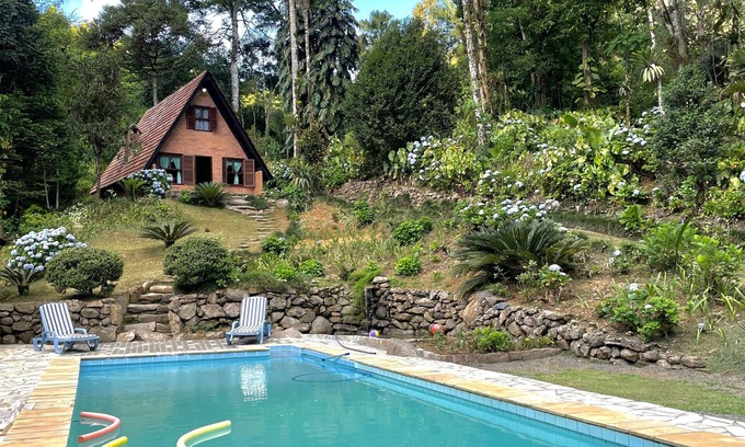 Timbo Ski Chalet | Charming Chalé with Pool Near Pomerode's Scenic Mountains