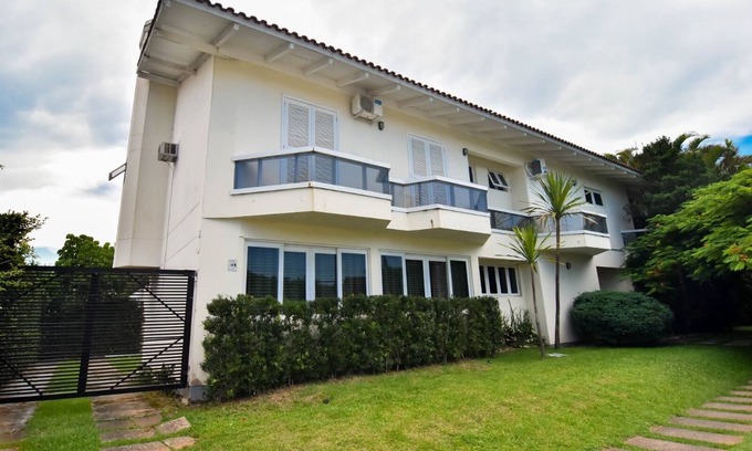 Jurere Villa | Discover Casaram Jurerê Internacional: Steps from the Beach