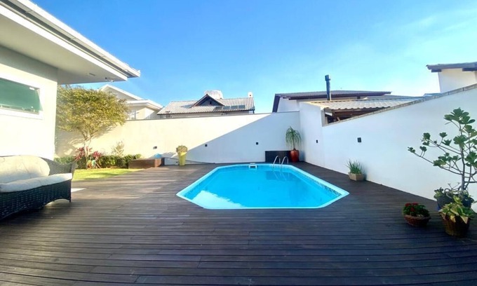 Jurere Internacional House | Cozy Family Retreat Near Jurerê Internacional Beach