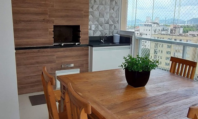 Parque Enseada Apartment | Modern Apartment with Gourmet Balcony and Ocean View