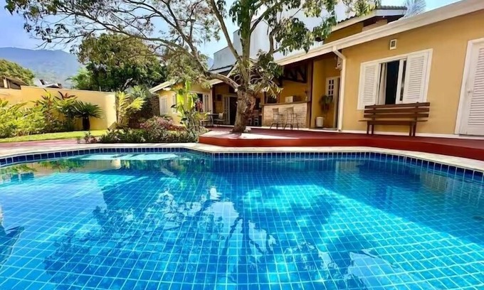 Praia da Olaria House | Relax at Casa Moderna Near Praia do Arrastão with Ocean Views