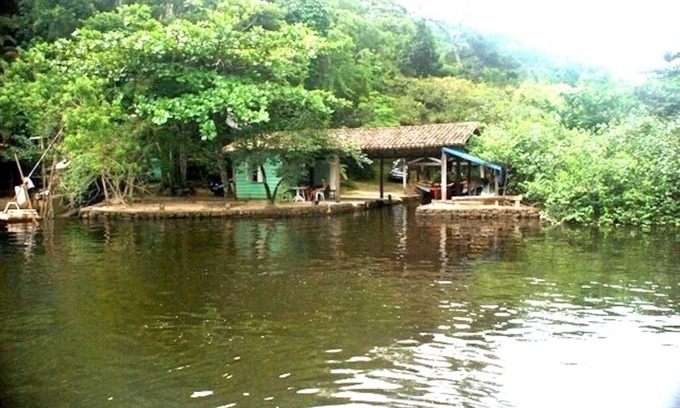 Barra do Sahy House | Easy Walk to Beach with Private Port for Water Sports