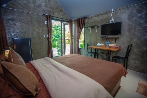 Phayao Hotel | Discover BR2 House Resort: Family-Friendly with Breakfast!