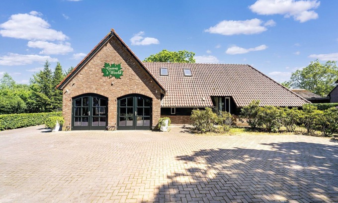 Heusden Gem Asten Villa | Idyllic Country House in Asten with Pet-Friendly Amenities