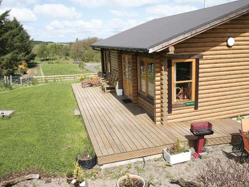 Glenfarg House | Bracken Log Cabin - 4-Star Retreat with Hot Tub & High Ratings