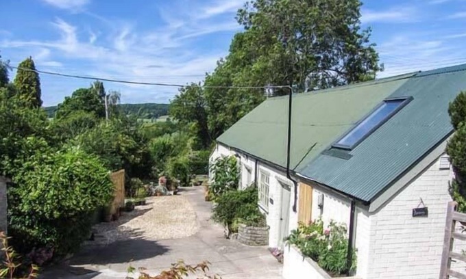 Dundon House | BRACKEN, pet friendly, character holiday cottage in Compton Dundon