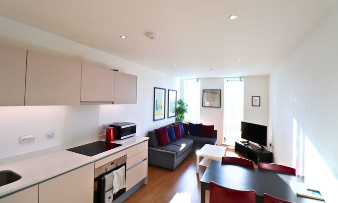 Bracknell Apartment | Bracknell - RWH 96Na - Samantha - 2Be - 2Ba