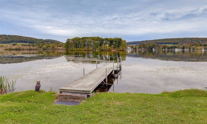 Bradford House | Lake House Retreat with Dock & Pool Near Wineries