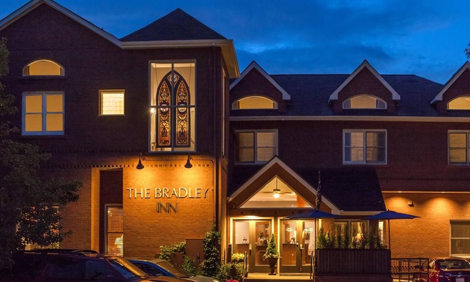 Central Boulder Bed & Breakfast | Guest Rated: 9.8 at Bradley Boulder Inn with Spa & Dining