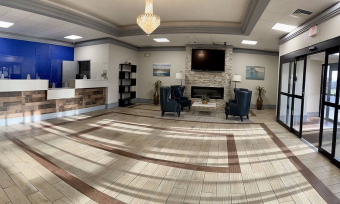 Windsor Locks Hotel | Inviting Stay at Bradley Inn with Eco-Friendly Amenities
