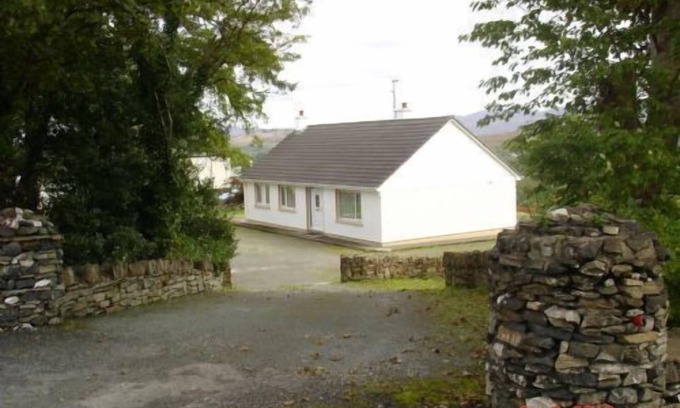 Creeslough House | Family-Friendly Retreat at Bradleys Cottage Creeslough