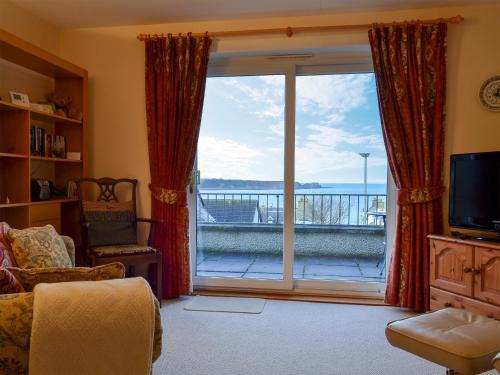 Cullen House | Exceptional Brae Lodge: Family-Friendly Retreat with High Ratings