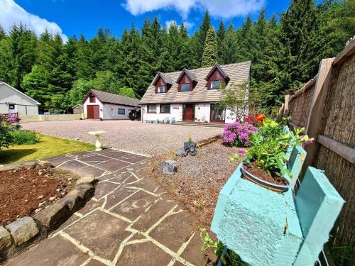 Spean Bridge Bed & Breakfast | Family-Friendly Retreat at Braelea with Hot Tub Access