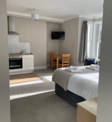 Maenporth House | Family-Friendly Retreat at Braemar with Top Guest Ratings