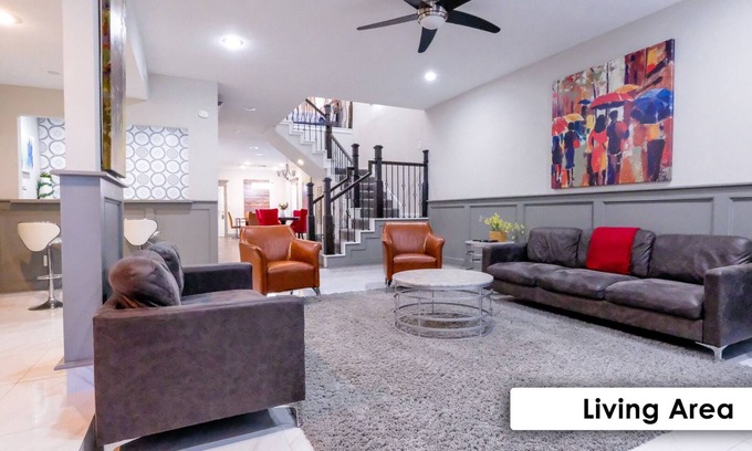 Greater Fondren Southwest House | Exceptional Braes Forest Hotel near NRG and Downtown Houston