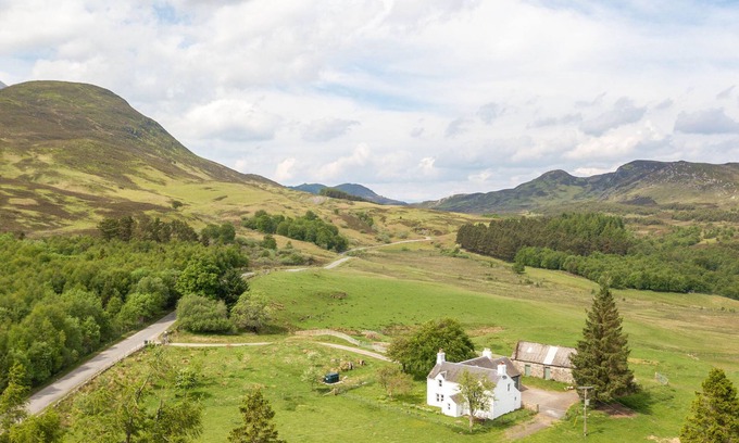 Foss Cottage | Family-Friendly Braes of Foss Farmhouse in Kinloch Rannoch