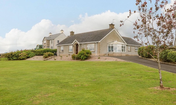 Ballymena Cottage | Pet-Friendly Braeside Farm House with Hot Tub in Cloughmills