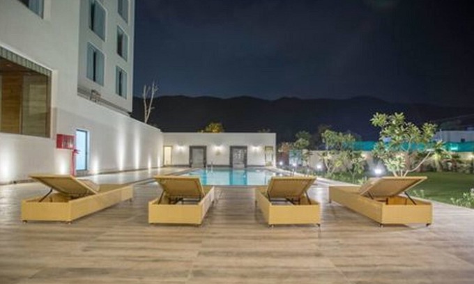 Pushkar Hotel | Top-Rated Brahma Horizon: Family-Friendly with Pool & Dining
