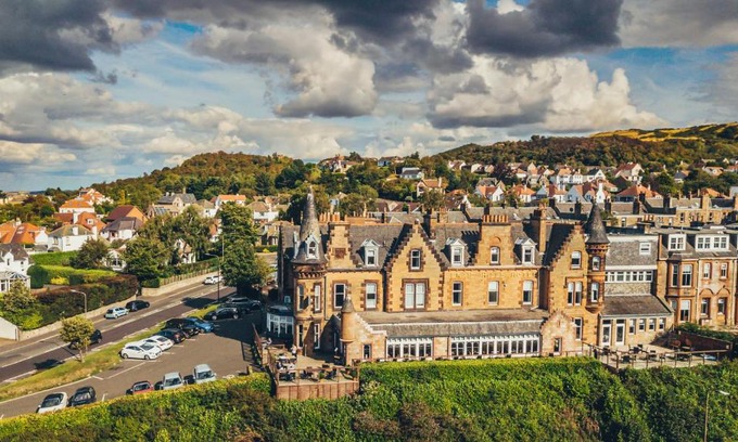 Morningside Hotel | Discover Braid Hills Hotel: Family-Friendly with Dining