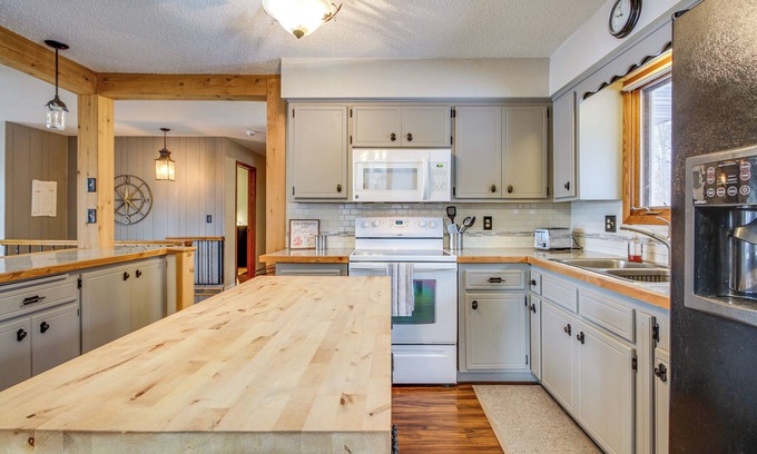 Brainerd Cabin | Scenic Brainerd Cabin with Rice Lake Access and Spa