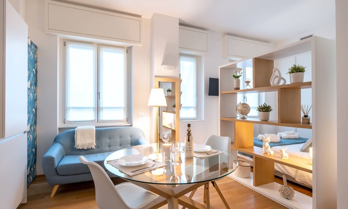 Porta Tenaglia Apartment | Bramante Design Suite | Steps from Duomo with Breakfast