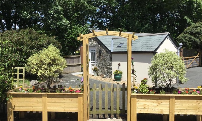 St Wenn House | Pet-Friendly Getaway at Bramble Barn: Rated 9/10 by Guests