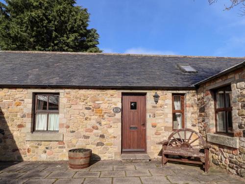 Akeld House | Inviting Bramble Cottage: A 4-Star Child-Friendly Escape