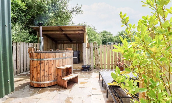 Burlawn Cottage | Relaxing Retreat at Bramble with Spa and Gourmet Breakfast