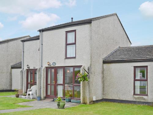 St. Agnes House | Brambles: Pet-Friendly Oasis with Pool & High Guest Ratings