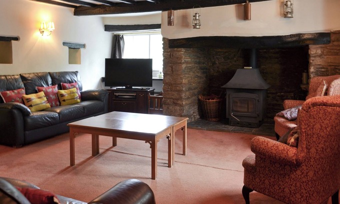 Hele Cottage | Spacious 6-Bedroom Retreat in Parracombe with Ocean Views
