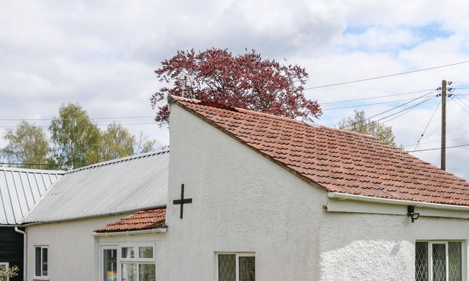Whimple Cottage | Discover BRAMLEY COTTAGE: Pet-Friendly Retreat in Whimple