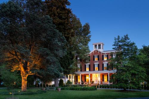 Chestertown Bed & Breakfast | Elegant Brampton 1860: Pet-Friendly Stay with Fireplace