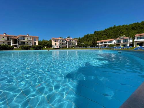 Marciaga Apartment | Pet-Friendly Bran & Denise Residence with Oceanfront Pool