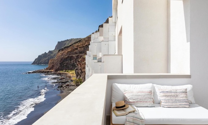 Santa Cruz de Tenerife Apartment | New Apartment with Breathtaking Ocean Views & Spa