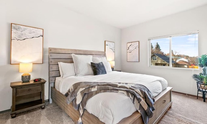 South Perry District Apartment | Modern 2 Bedroom Retreat Near Downtown & Perry District