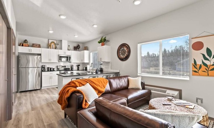 South Perry District Apartment | Modern 2 Bed 2 Bath Near Perry District - Rated 10/10!