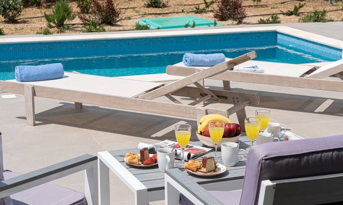 Pesada Villa | New 2-Bedroom Villa with Private Pool and Breakfast