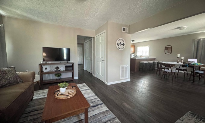 Cross Lanes Apartment | Brand new 2-bedroom apartment in amazing Cross Lanes with WiFi, AC