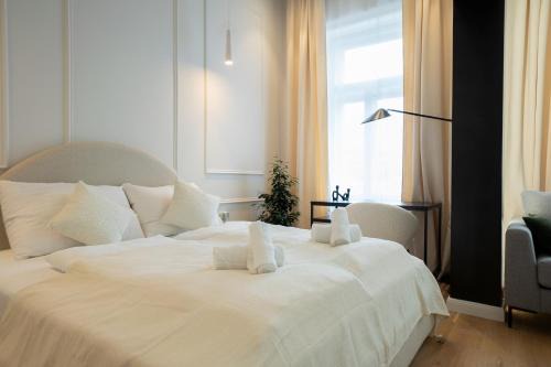 Schottenfeld Apartment | New 2-Room Apartment with King Bed - Perfect for Families