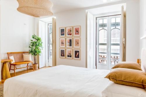 Cacilhas Apartment | Family-Friendly 3-Bedroom Apartment with Sunny Patio