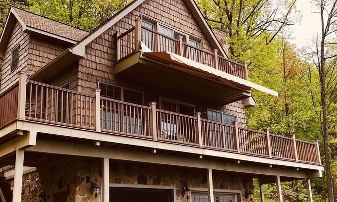 Dundee House | New 3 BR East Lake House with Game Room & Scenic Views