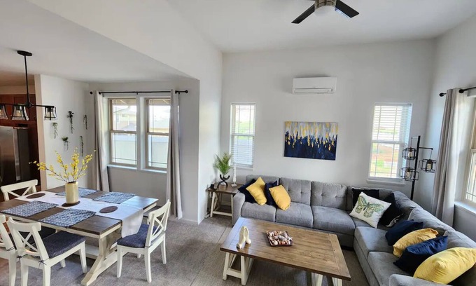 Makaha Valley House | New 4BHK Ocean & Mountain View Home with Breakfast