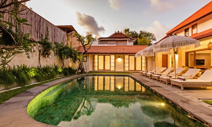 Central Seminyak Villa | Newly Built 5 BR Home near Eat Street with Private Pool