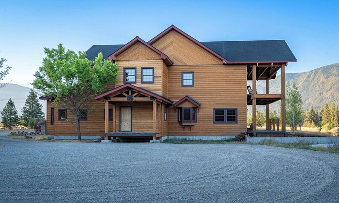 Thompson Falls House | Newly Built 5BR Cabin Retreat Near Clark Fork River
