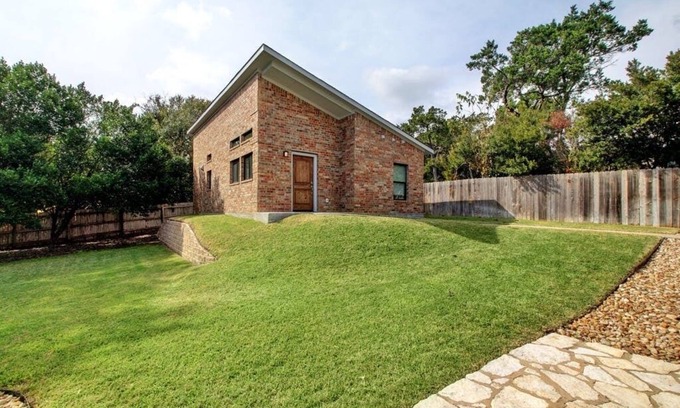 Austin Hills House | Pet-Friendly Arboretum Bungalow with Spa & Breakfast Included