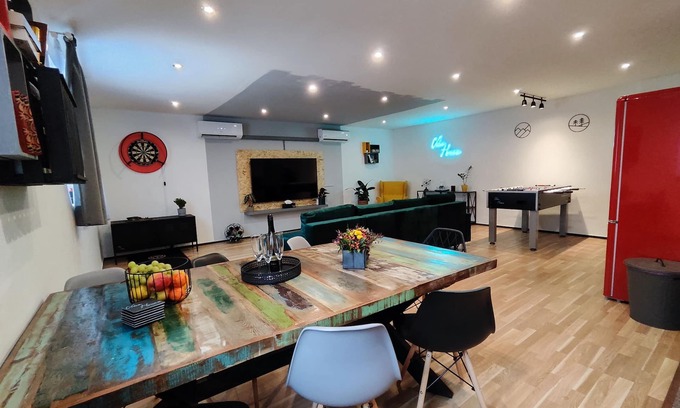 Holesovice Apartment | Modern Vibe House - Family and Pet-Friendly Retreat