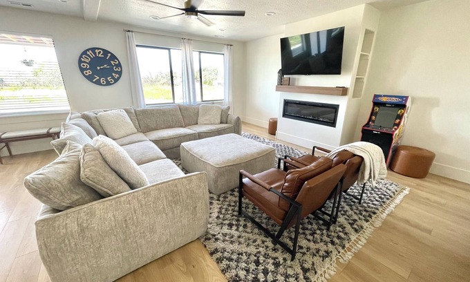 Lindon Apartment | New Apartment with Spa Amenities in Ideal Utah Location