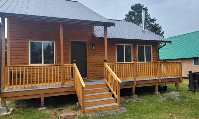 Tokeland House | Seaside Cabin Retreat with Ocean Views & Family-Friendly Fun
