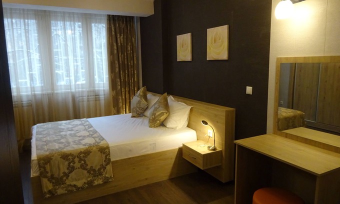 Lozenets Apartment | Modern Central Apartment with Accessible Amenities & Breakfast